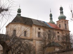 pohled zezadu zleva - oprava střechy
