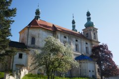 pohled zezadu zleva