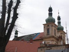 pohled zepředu zleva - oprava střechy
