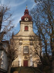 průčelí kostela