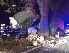 kaple po nárazu auta