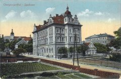 dobová pohlednice města s kostelem (vlevo v pozadí)