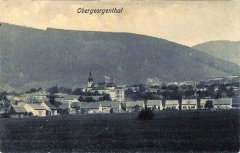 dobová pohlednice města s kostelem