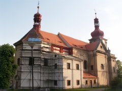pohled zezadu zleva