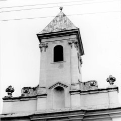 horní část průčelí