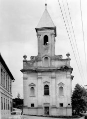 průčelí kostela