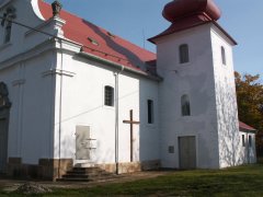 pohled zepředu zprava (pohled na věž)