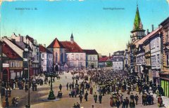 dobová pohlednice náměstí s kostelem