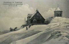 dobová pohlednice s kaplí (vpravo)