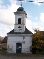 průčelí kaple