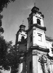 kostel poškozený válkou