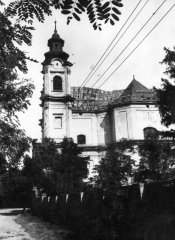 kostel poškozený válkou
