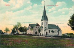 dobová pohlednice vsi s kostelem