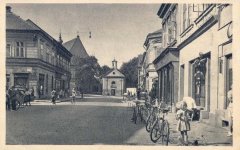 dobová pohlednice města s kaplí