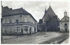 dobová pohlednice města s kaplí