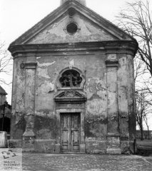 průčelí kaple