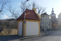 pohled zezadu zleva