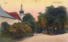 dobová pohlednice města s kostelem