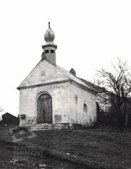 starší foto kaple - pohled zepředu zprava