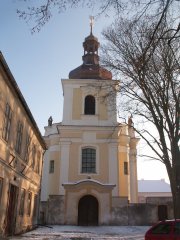 průčelí kostela