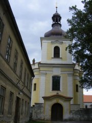 průčelí kostela