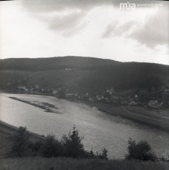 pohled na Těchnici z protějšího břehu Vltavy
