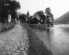pohled ke kostelu z říční navigace