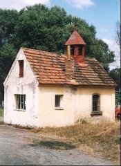 kaplička s přistavěnou budovou váhy