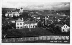 celkový pohled na město s kostelem