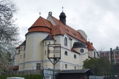 pohled zezadu zleva
