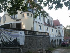 pohled zepředu zprava