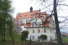 pohled zezadu zprava