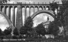 dobová pohlednice železničního viaduktu s kostelem