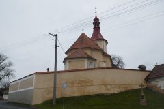 opravená ohradní zeď