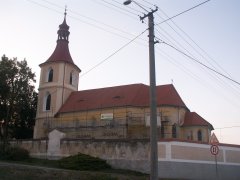 pohled zezadu zprava - nová střecha věže