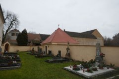 opravená ohradní zeď