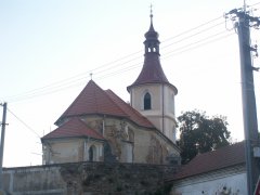 pohled zezadu zleva - nová střecha věže
