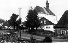 dobová pohlednice s motivem kostela