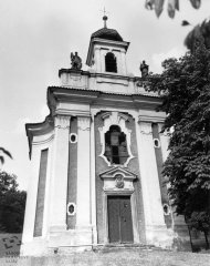 průčelí kaple