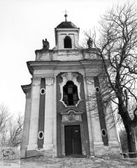 průčelí kaple