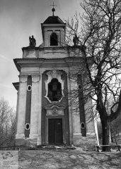 průčelí kaple