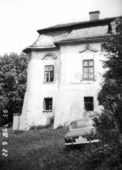 fara před opravou