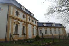 pohled zepředu zprava
