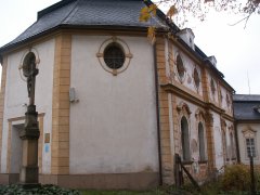 pohled na kapli zepředu zprava