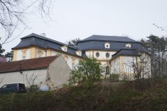 pohled zezadu zleva