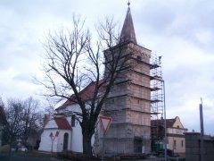 pohled zepředu zleva - oprava věže