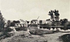 starší foto synagogy (u šipky)