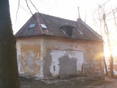 pohled zezadu zleva