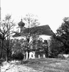 ruina kostnice u kostela