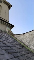 chátrající kostel - střecha
